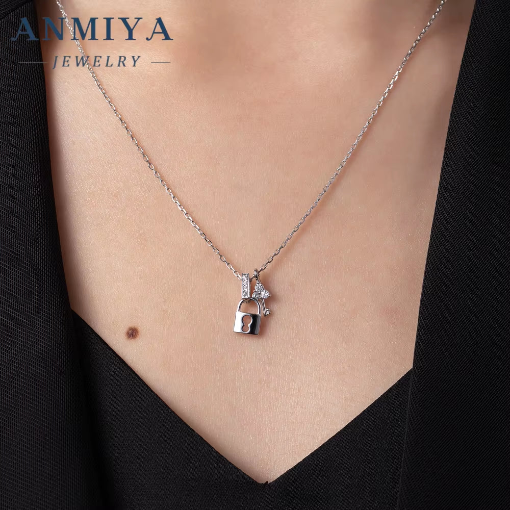 Wholesale Jewelry 2024 Fashion Charm Customised Key Lock Pendant Necklace Chain for Women Girls
