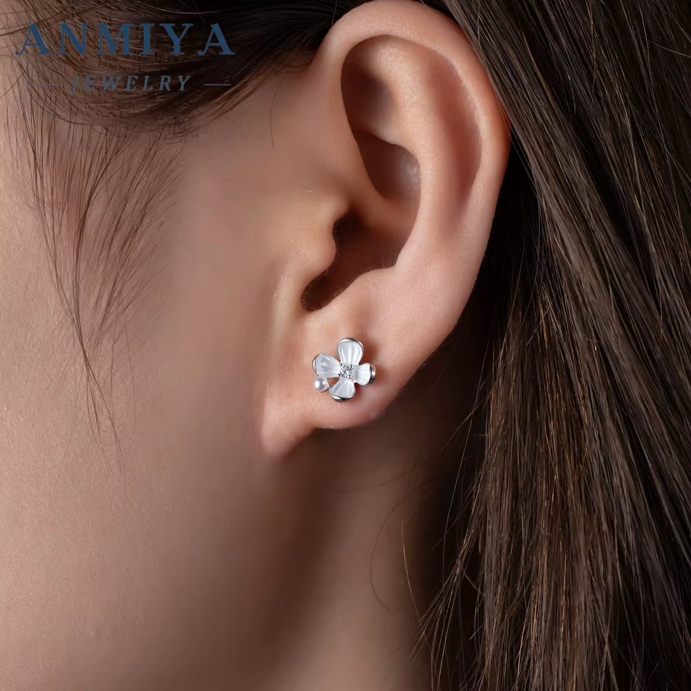 Wholesale Simple Fine White Four Leaf Clover Withe Pearl Design 925 Silver Earrings for Women