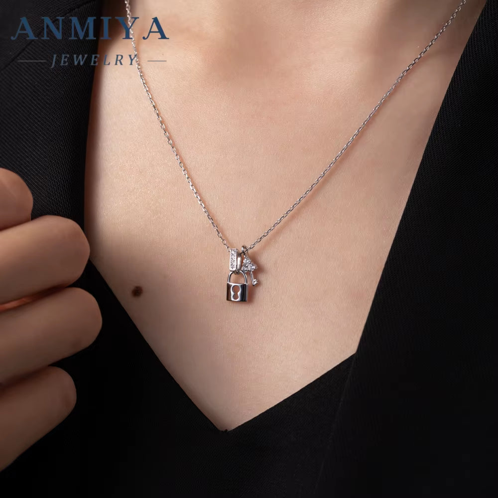 Wholesale Jewelry 2024 Fashion Charm Customised Key Lock Pendant Necklace Chain for Women Girls